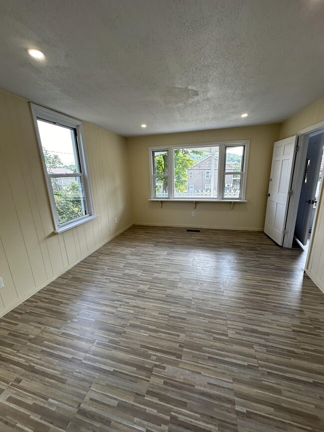 Photo - 153 Ward St