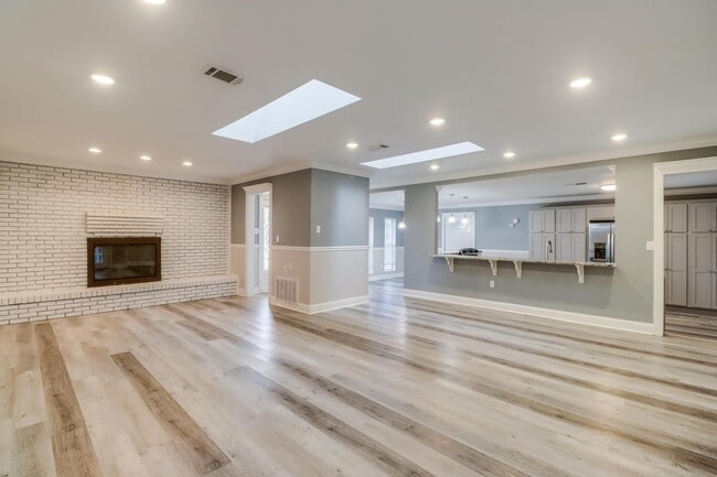 Photo - 15744 Parkwood Dr S