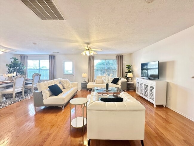 Photo - 8223 Golf Green Cir