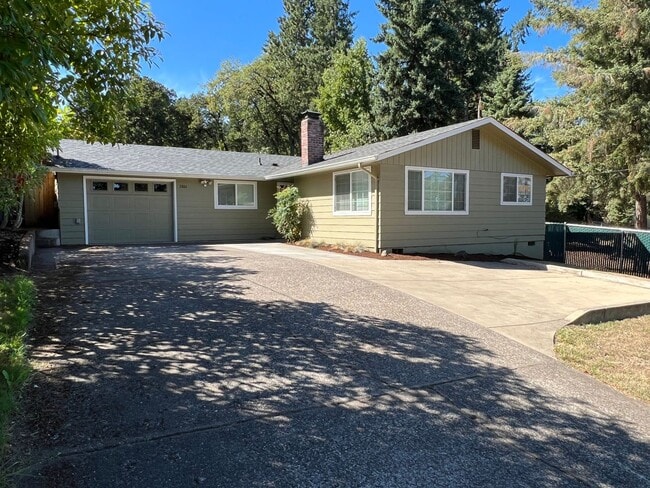 Nice 3 bedroom, 2 bath house in a great ne... - Nice 3 bedroom, 2 bath house in a great ne...