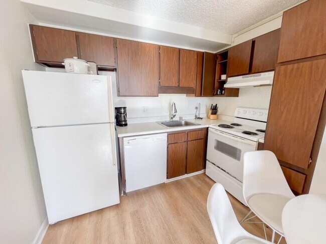 Photo - 2240 Khi Ave Unidad 1610