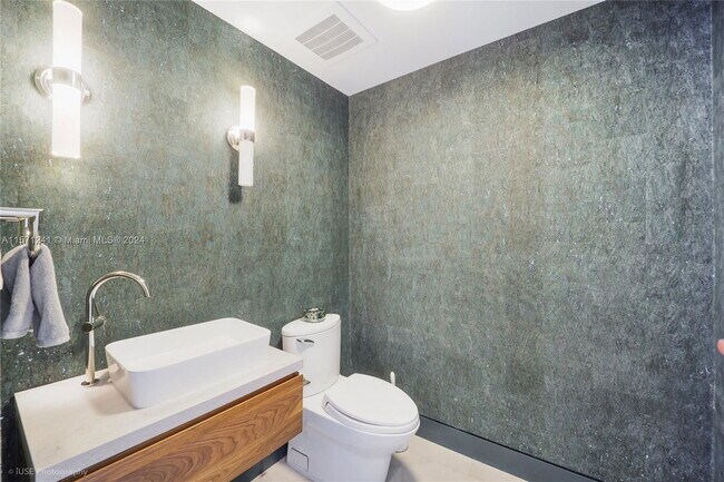 Photo - 2627 S Bayshore Dr Unidad 1103