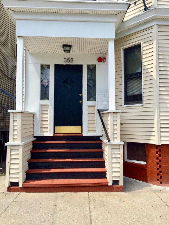 358 Princeton St Unidad 1