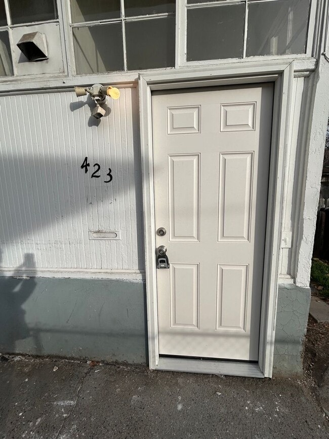 Building Photo - Angulo 421 S Duplex Unit 423- Basement