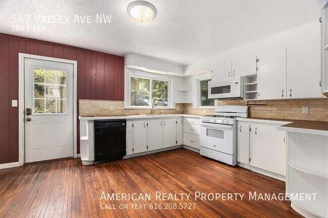 Photo - 547 Valley Ave NW