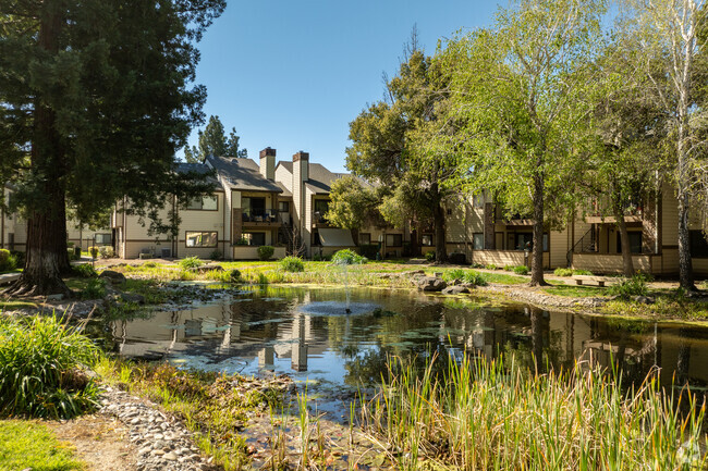 Building Photo - Hidden Creek Rental