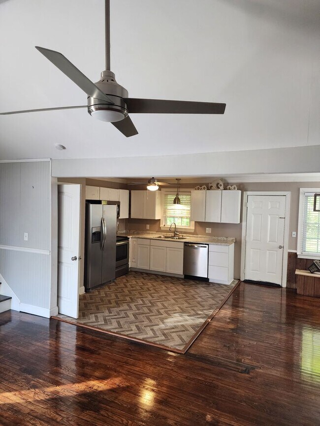 Photo - Spacious 4 bedroom 2 bath Will Not last long!