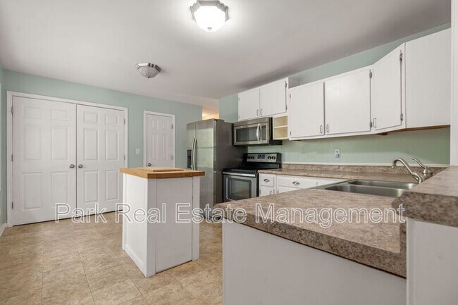 Photo - 8907 Rollingwood Rd