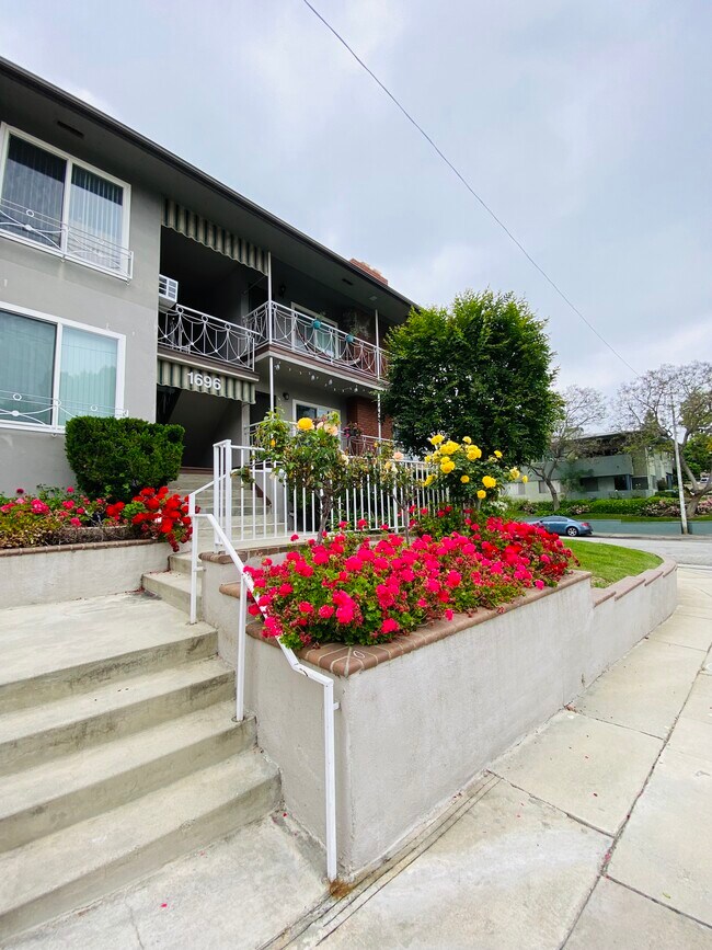 Crepe Myrtle Apartments