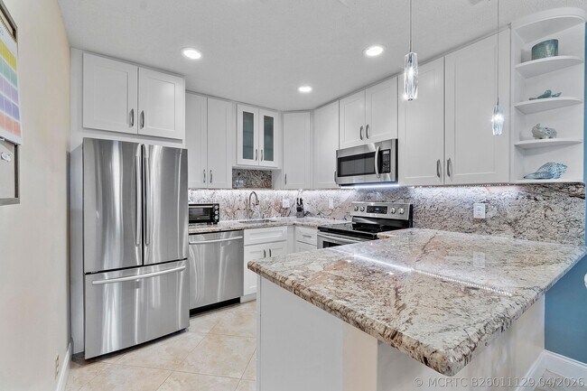 Building Photo - 250 S Ocean Blvd Unit 274