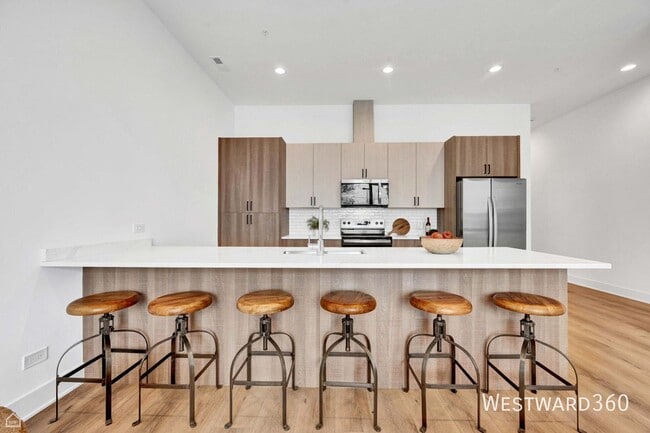 1616 W Hastings St Unit 201