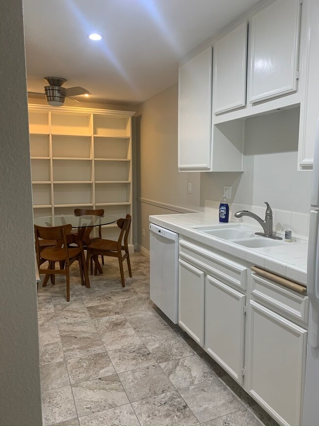 Kitchen - 1750 S El Camino Real Unit 206