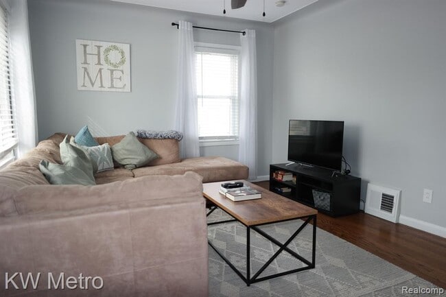 Photo - 1586 W Saratoga St