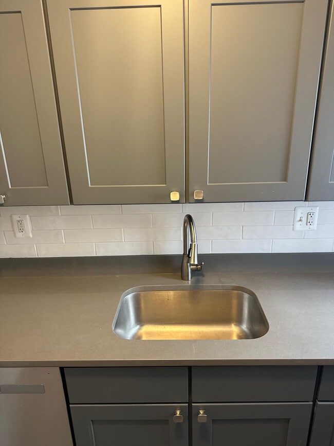 Photo - 3825 N Pine Grove Ave Unit STUDIO