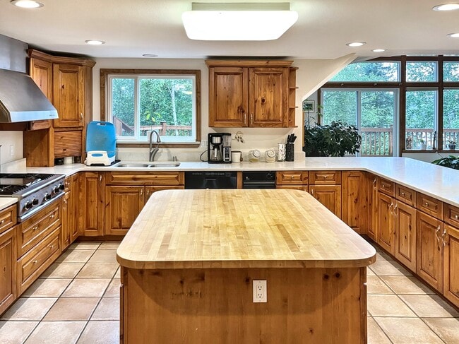 Photo - 22454 Hilltop Cir
