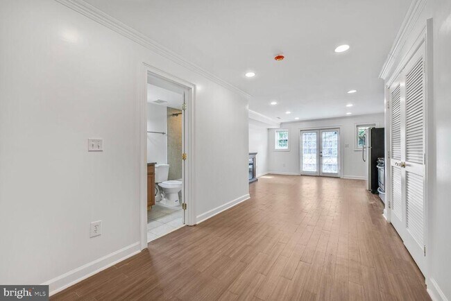 Photo - 2433 3rd St NE