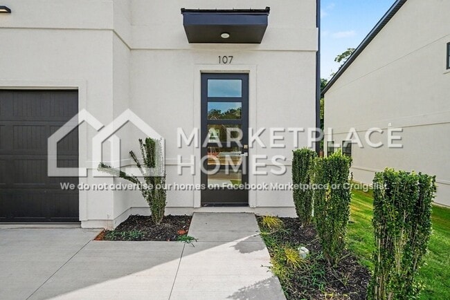 Photo - 107 Taverly Dr
