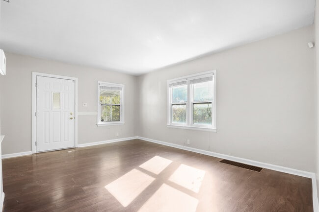 Photo - 3532 Caroline Ave