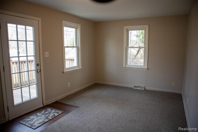 Photo - 604 Trombley Rd