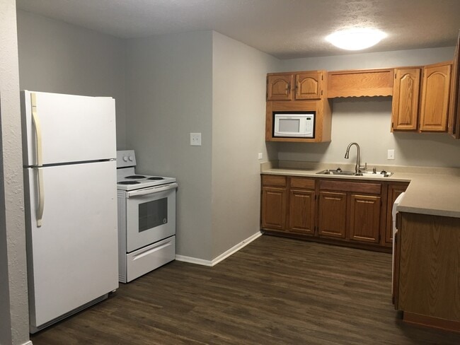 Building Photo - Great 4 Bedroom Home for Lease!