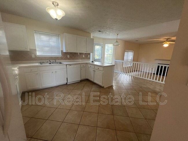 Photo - 1640 Bennett Dr