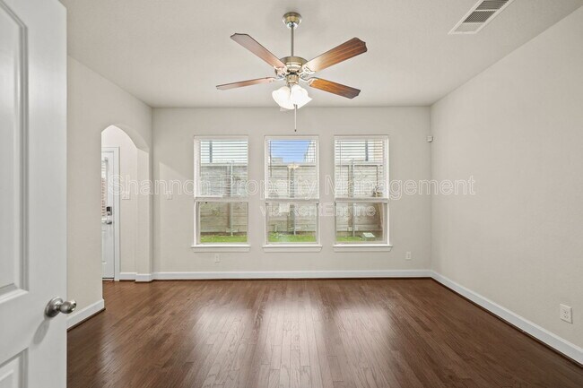 Photo - 2025 Cambridge Heights Pl