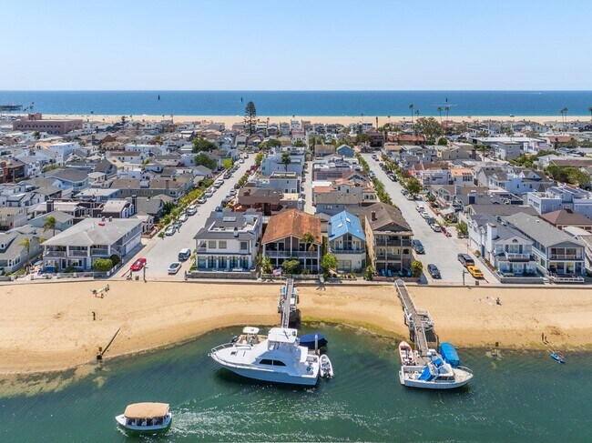 Building Photo - 111 Edgewater Pl Unit 111 E Edgewater Ave  B