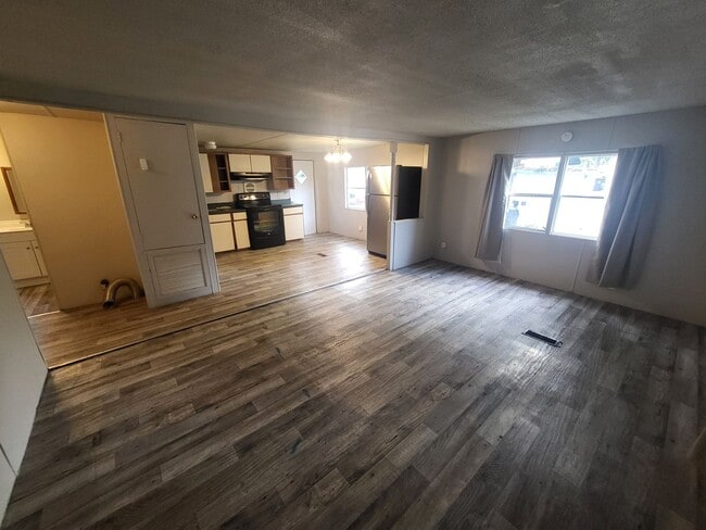Building Photo - 650 SE 128th Ave
