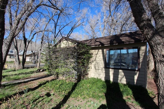 Building Photo - 1-Bedroom on Flagstaff’s Eastside | Single-Level Living