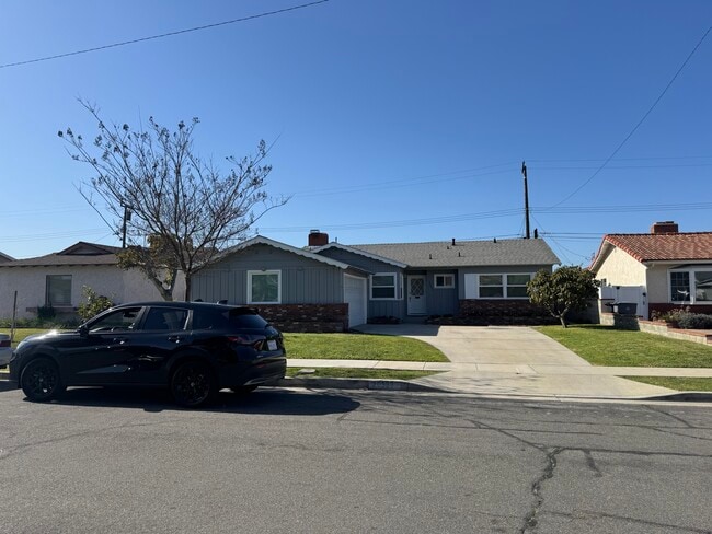 Building Photo - 20533 Eastwood Ave