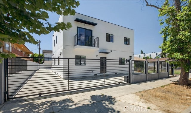 Building Photo - 14734 Gilmore St Unit B Rental