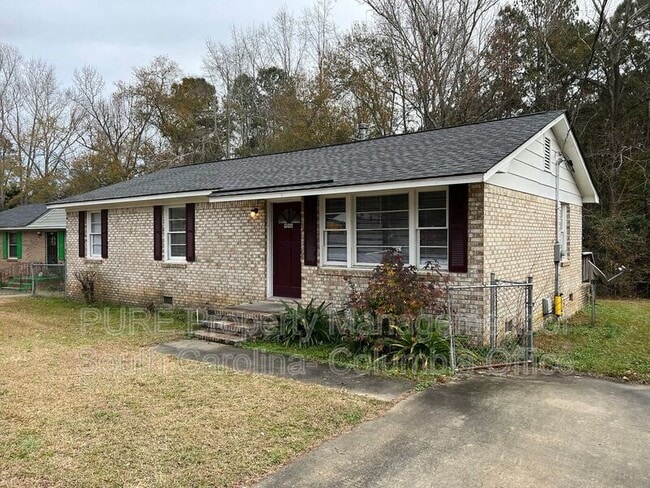 Photo - 996 Chester St