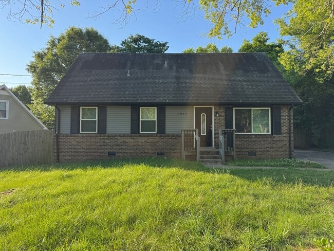 Building Photo - Single Family Home in Clarksville