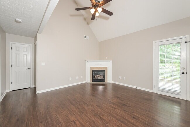 Photo - 163 Roosevelt Blvd