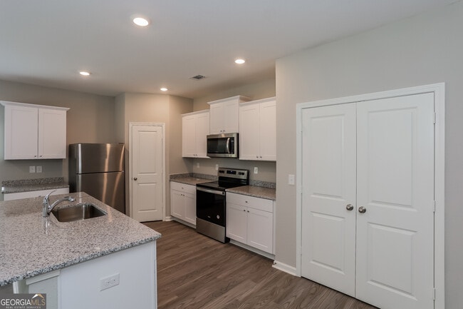 Photo - 522 Firethorn Ct