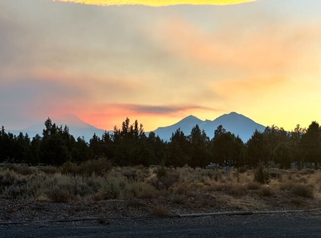 Photo - Amazing sunsets just minutes from Bend/Sis...
