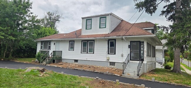 117 Browning Ave