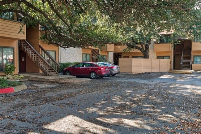 Photo - 2x2 West Campus Loft!