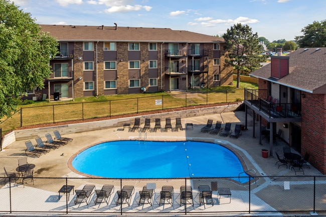Westchester Square Apartments For Rent in Des Moines, IA