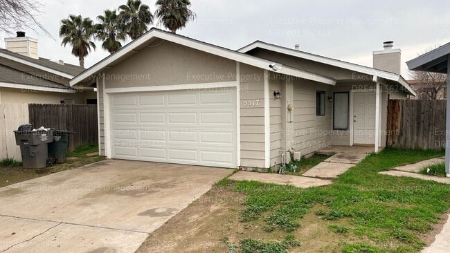 Photo - 3 bedroom/ 2 bathroom home nestled in a cul-de-sac.