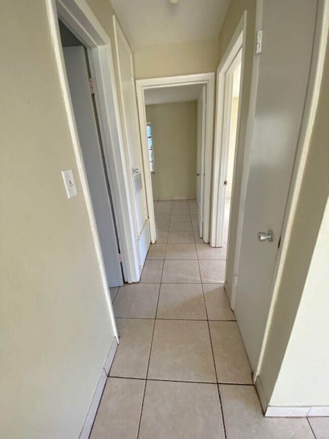 Photo - 2 Bed 1 Bath | Large Yard | Washer/Dryer H...