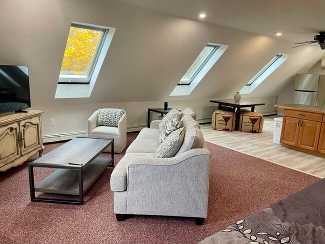 Photo - 176 North St Unidad Beautiful 850 sf studio