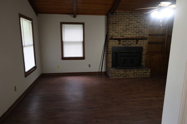 Photo - 213 Merry Wood Dr