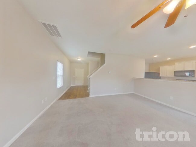 Photo - 1332 Waylon Ave