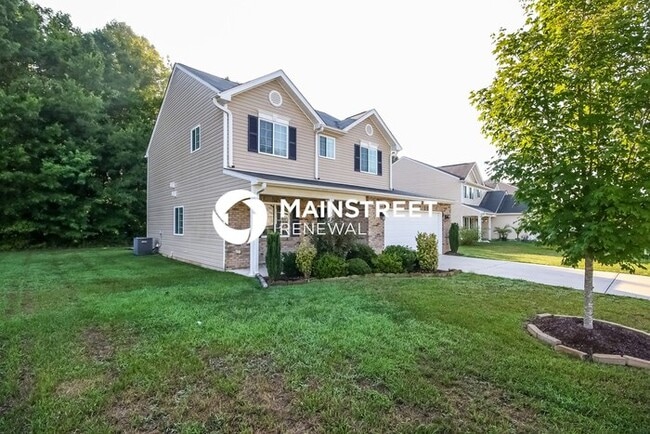 Photo - 4 Bedroom Pet-Friendly Home in Whitsett, NC with Main Street Renewal