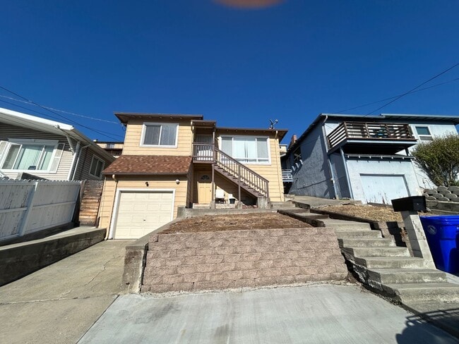 Building Photo - 3 Bed 2 Bath with Great Views in San Leand... Rental