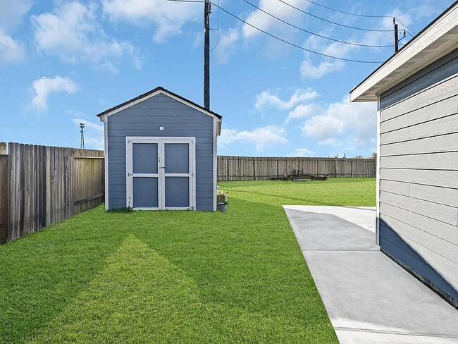 Photo - 5502 Rainbow Rd.