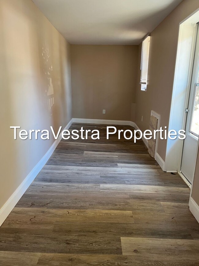 Photo - Large 4 Bed in Mantua with bonus room! Eli...