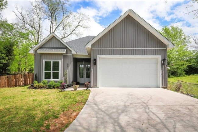 Building Photo - New Rental 3/2 in The Heart of Benton