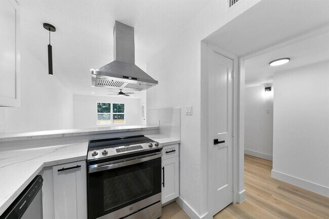 Photo - 1514 Wirt Rd Unit 4